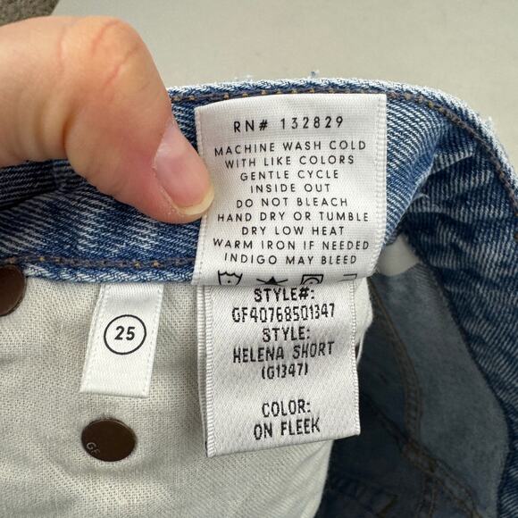 Grlfrnd Helena Shorts On Fleek - Picture 4 of 5